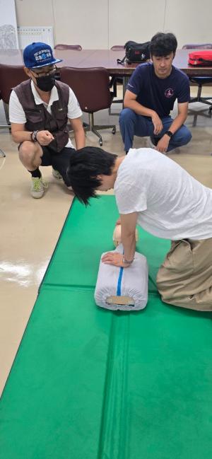 胸骨圧迫中