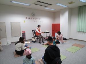 えほんのひろばの様子